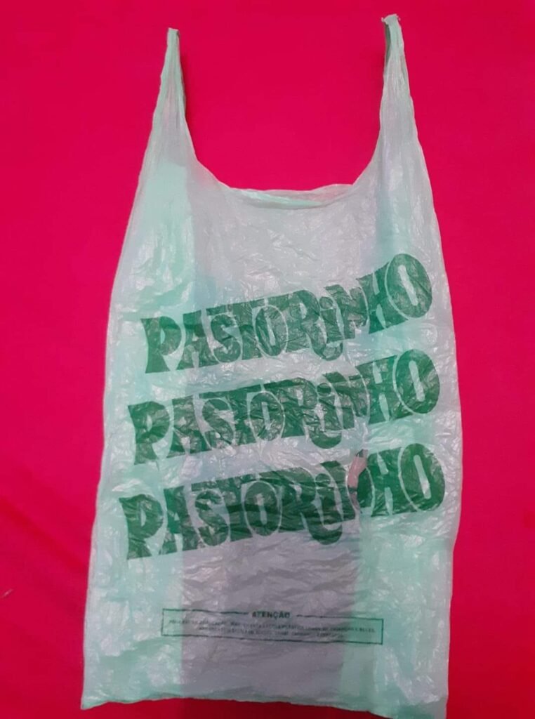 Em Araçatuba-SP, o Supermercados Pastorinho consolidou-se como ponto de referência comercial e social, combinando setores de padaria, confeitaria, lanchonete, feirinha e mercearia, e influenciando a dinâmica do calçadão da Marechal Deodoro e de seu entorno.
