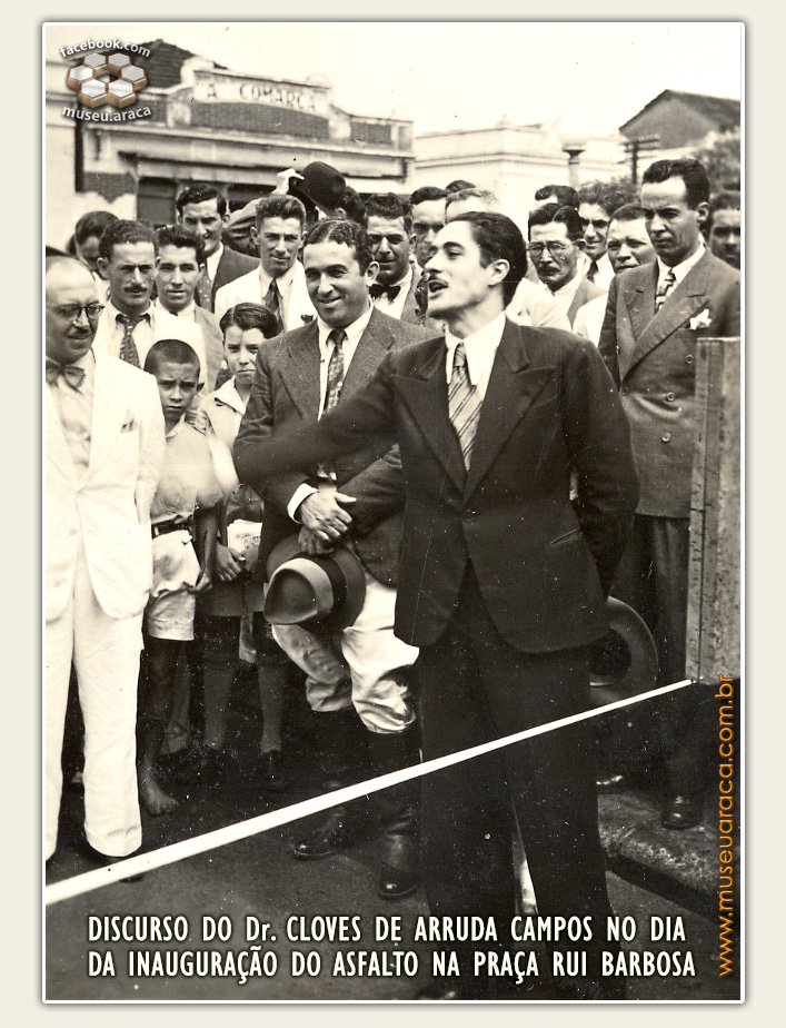 Prefeito Aureliano Valadão Furquim. Discursando, o advogado Clóvis de Arruda Campos.
