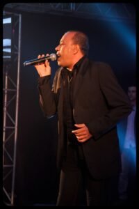 Rhany era conhecido por tocar e cantar nas noites, em várias casas de Araçatuba e região. Ele tinha um estilo diferenciado em animar o ambiente por onde cantava, sempre interagindo com o público. 