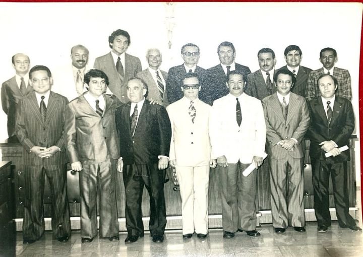 Vereadores de Araçatuba de 1977 a 1983. Na foto vemos o prefeito Luiz Oscar Ribeiro Gurjão Cotrim, vereador Nilo Ikeda, Hélio Pereira de Souza, Francisco das Chagas Nascimento (Chicão), Miguel Laluce Neto, Lucio Coliquio, Sidney Cinti, Jorge Napoleao Xavier (Napo), José Ferreira Baptista Júnior (Ferreirinha), Nelson Pires, Valdir Nascimbene, José Américo do Nascimento, Luis Martinez Marim (Titim), Saraiva, João Cintra e Irio Lanza.