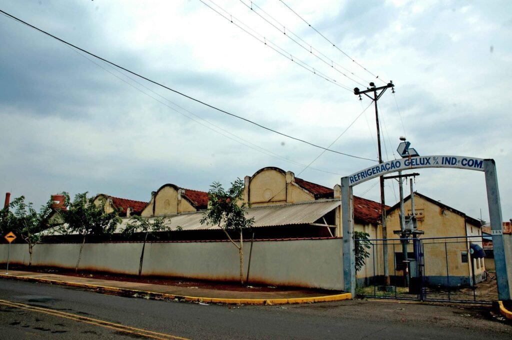 A Gelux Araçatuba marcou a história industrial de Araçatuba-SP e do Noroeste Paulista como uma das principais empresas de refrigeração do interior de São Paulo.