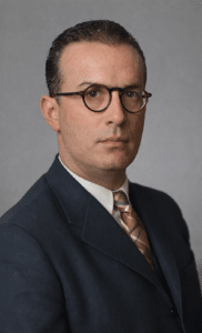 Cussy de Almeida Júnior foi advogado, líder político em Bauru-SP e auxiliar de gabinete de Adhemar de Barros, morto no Desastre de Laranjal em 1938. Sua trajetória marcou a história da Noroeste Paulista e motivou uma das principais homenagens públicas em Araçatuba-SP, onde uma importante rua recebeu seu nome.