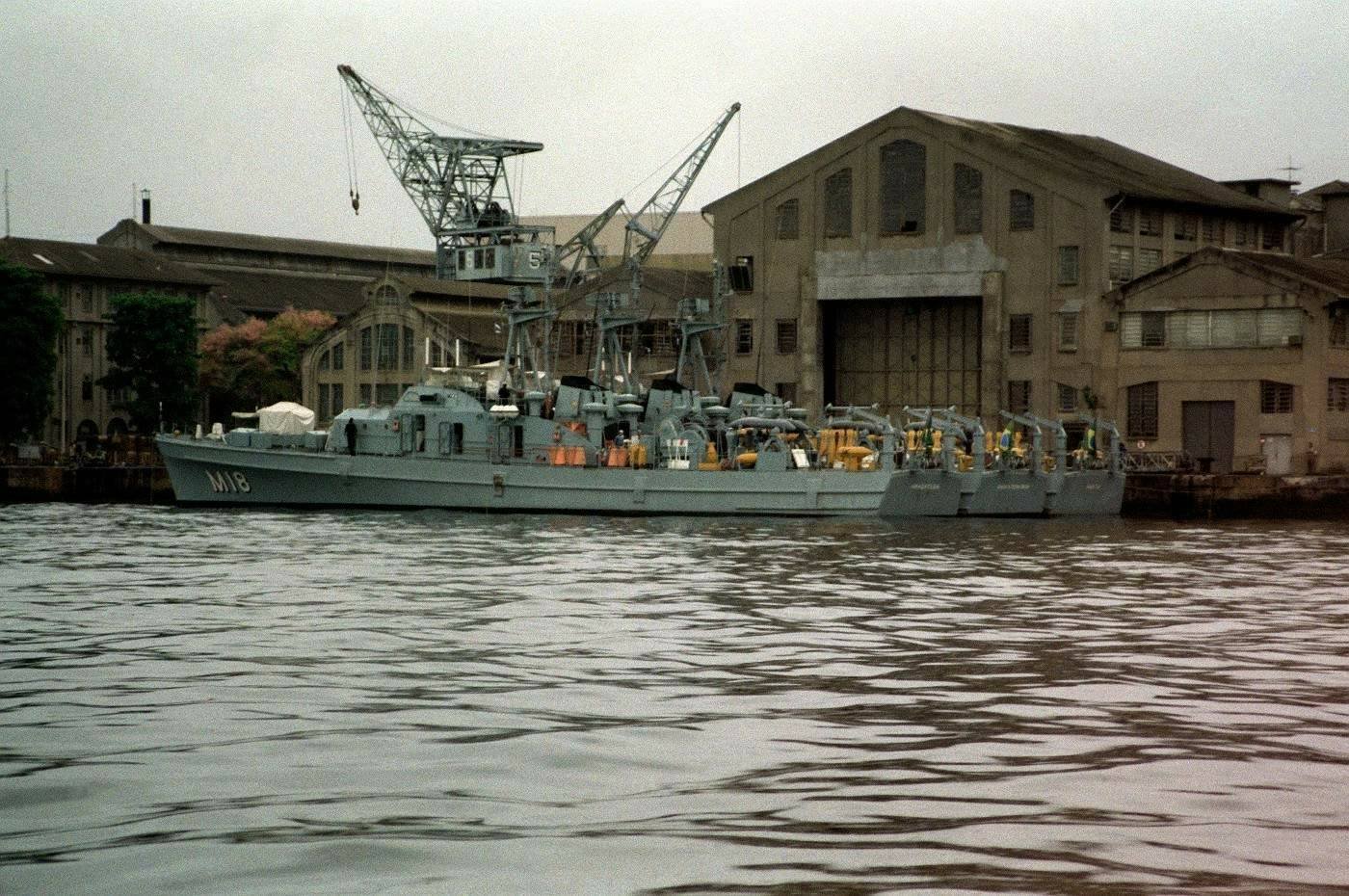 Navio Varredor Araçatuba - M 18 - Dragão