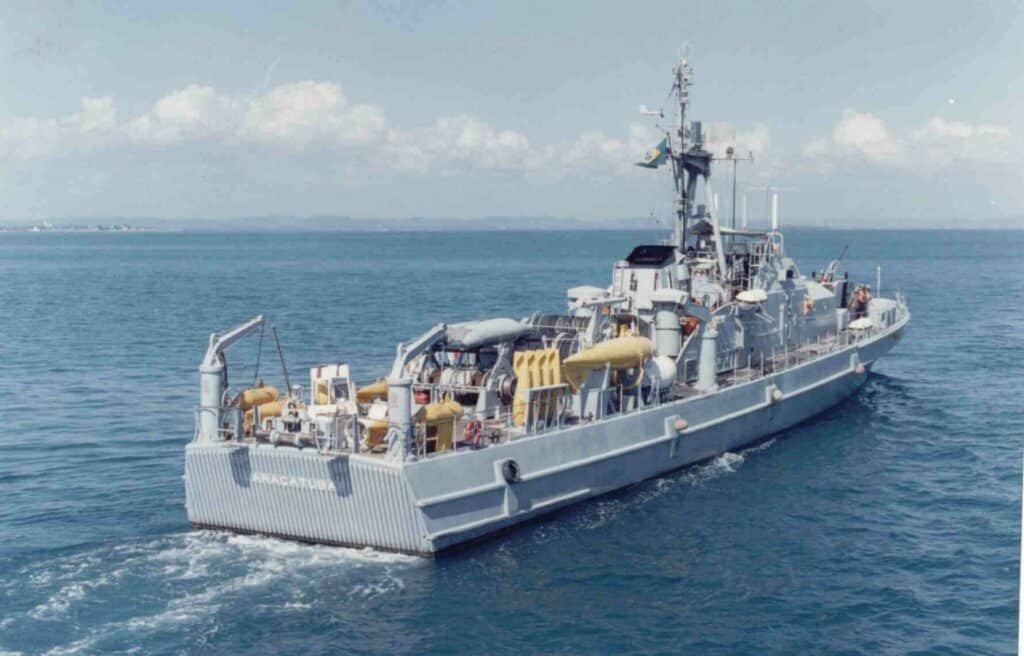 Navio Varredor Araçatuba - M 18 - Dragão