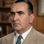 Joaquim Dibo em Araçatuba foi um educador e líder comunitário que atuou diretamente na criação da Faculdade de Comércio D. Pedro II e na implantação da Faculdade de Farmácia e Odontologia de Araçatuba, consolidando a cidade como referência educacional no Noroeste Paulista.