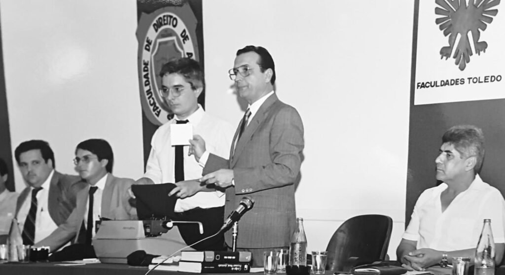 Da direita para a esquerda: Professor e delegado de polícia Anésio Duarte, o professor e desembargador, Antônio Benedito Ribeiro Pinto, o diretor de cartório Sidney Dossi, Chumbinho e o advogado Piccinin.