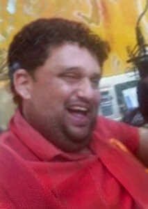 Adriano Luís Correia, o inesquecível "Gordo Louco", foi uma das vozes mais queridas e reconhecidas da rádio Cultura FM de Araçatuba, transmitindo alegria e identidade por quase três décadas no dial 95,5.