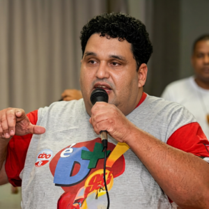 Adriano Luís Correia, o inesquecível "Gordo Louco", foi uma das vozes mais queridas e reconhecidas da rádio Cultura FM de Araçatuba, transmitindo alegria e identidade por quase três décadas no dial 95,5.