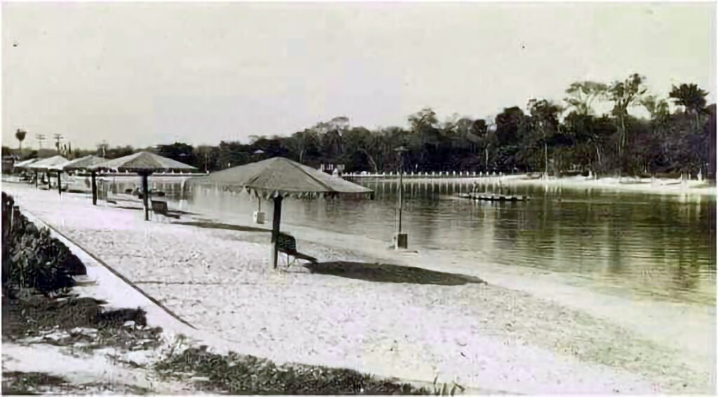 O Araçatuba Country Club, inaugurado em 1969, marcou gerações como um dos principais espaços de lazer e convivência da cidade. Suas estruturas, como lagoa, salão de festas, quiosques e o famoso tobogã, fizeram parte do cotidiano de famílias e eventos que movimentaram Araçatuba entre as décadas de 1970 e 1990.