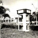 Cabines telefônicas de concreto e vidro feitas pela Telesp para substituir os orelhões na década de 90.