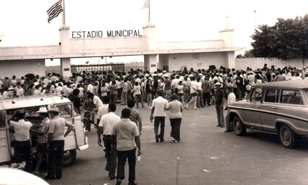 Fachada original do Estádio Adhemar de Barros