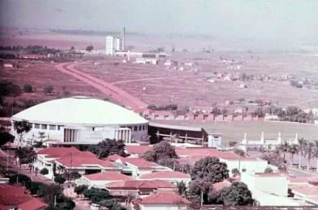 Vista aérea do Estádio Adhemar de Barros e Ginásio Placido Rocha