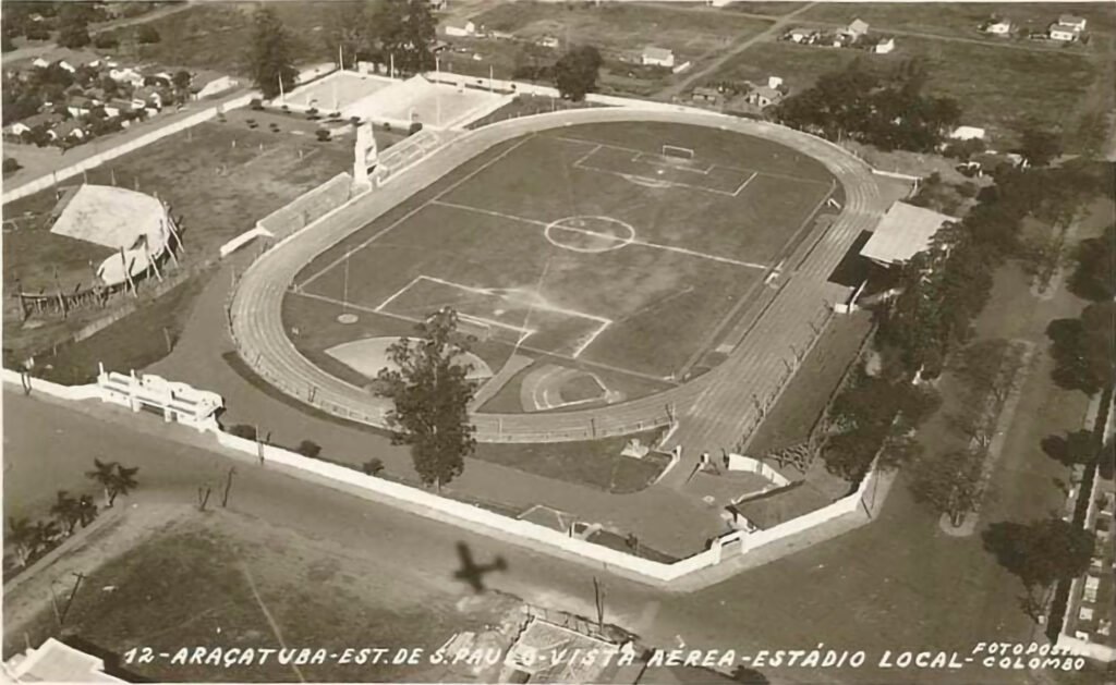 Vista aérea do Estádio Adhemar de Barros e início da construção do Ginásio Plácido Rocha