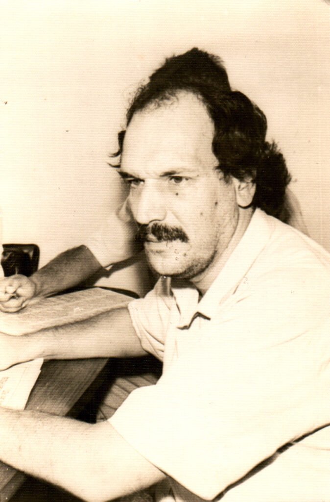 Eduardo Pinheiro Lóis (1950–antes de 2017), nascido em Valparaíso, SP, foi um vereador icônico de Araçatuba, marcando a 9ª Legislatura (1983-1988) e mandatos subsequentes. Como Presidente da Comissão da Lei Orgânica (1990), estruturou a autonomia municipal, além de impulsionar projetos de infraestrutura urbana, como melhorias viárias e praças.