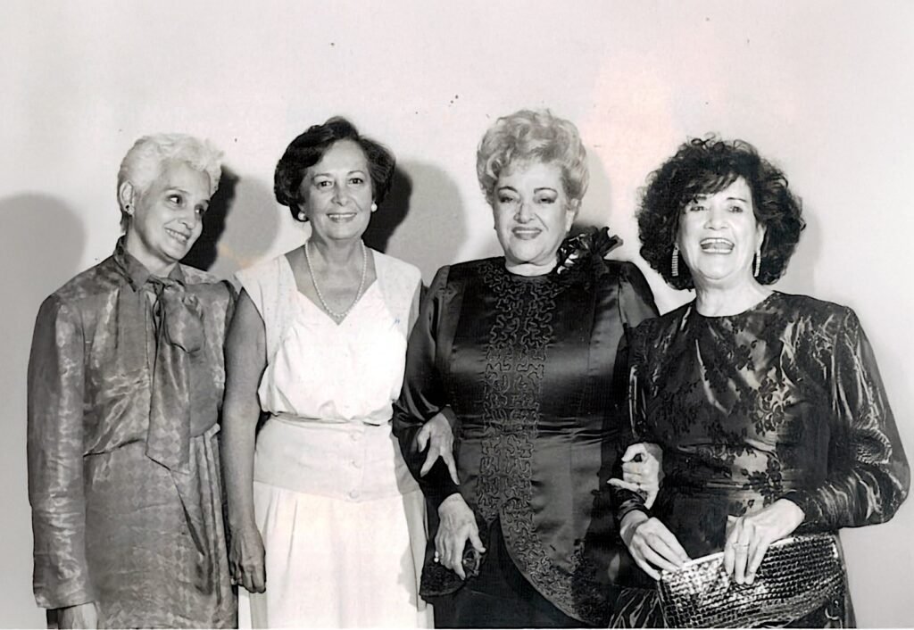 Maria José Serran Lobo, Áurea Pires do Rio Penteado, Odette Costa Bodstein e Eleonor Grandizolli.