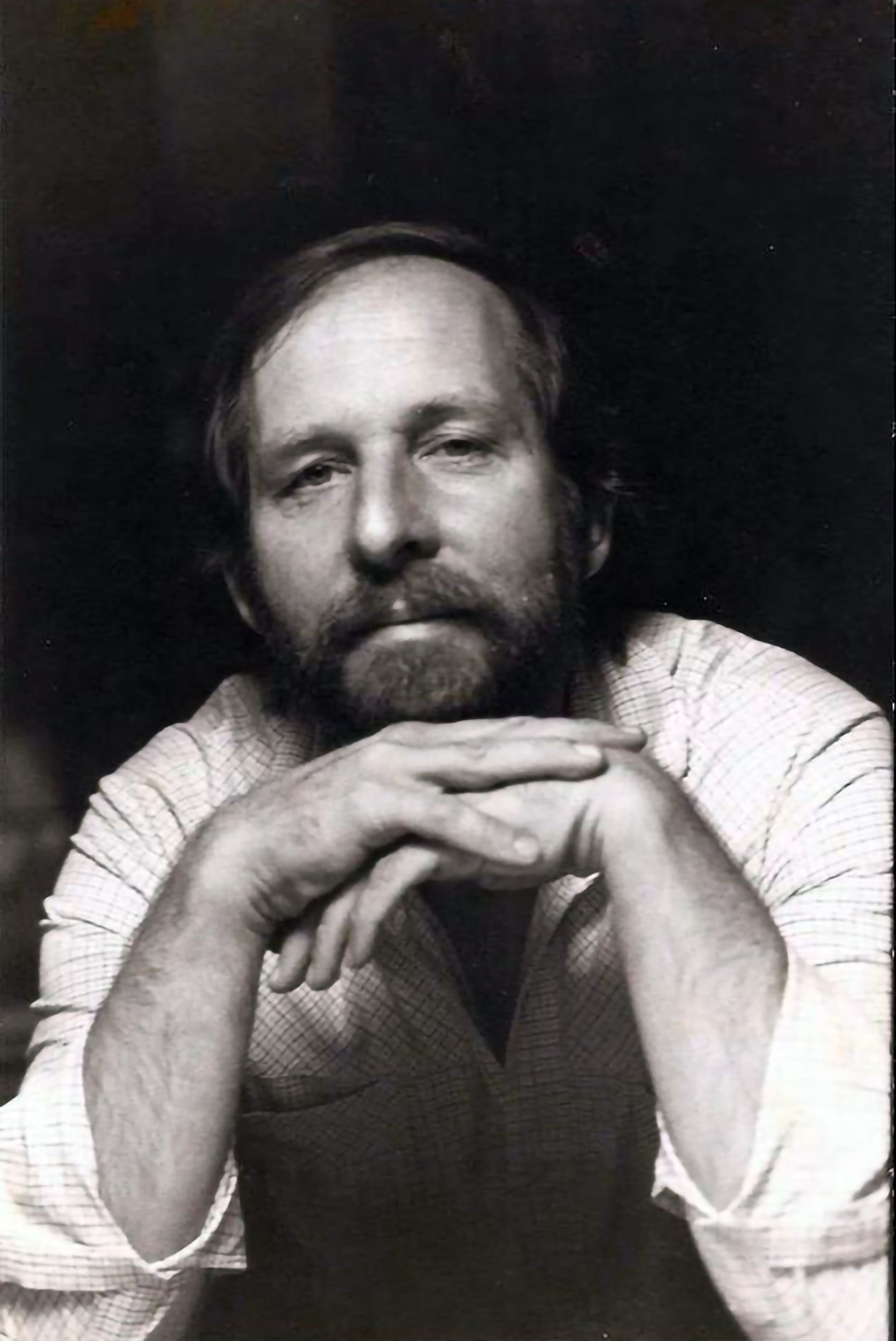 Paulo Grobe, jornalista, ator, diretor teatral, administrador e articulador cultural, tornou-se um dos principais nomes da cultura regional de Araçatuba, com atuação decisiva na gestão pública, no teatro, no jornalismo e na formação de projetos que marcaram gerações no Noroeste Paulista.