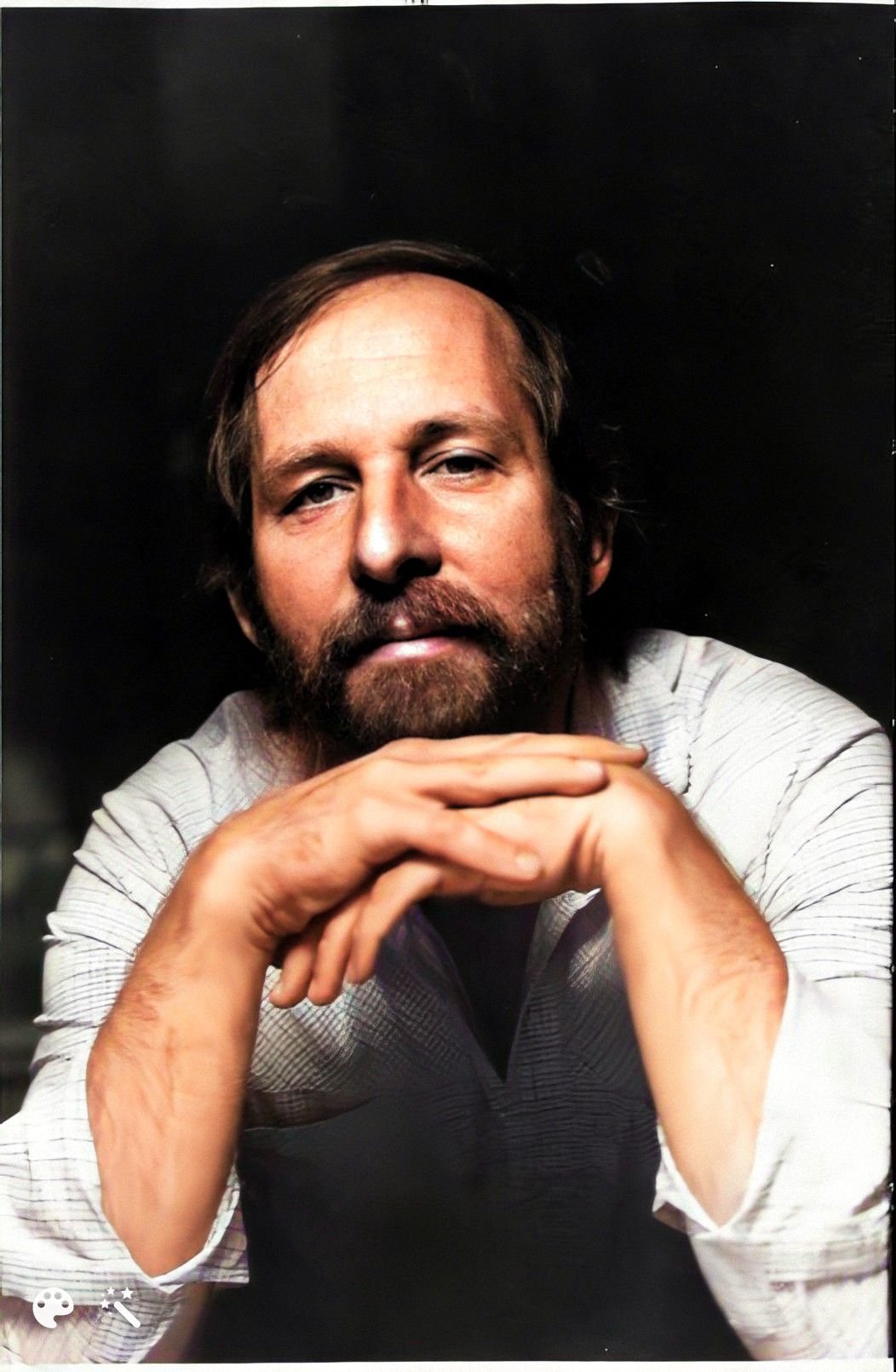 Paulo Grobe, jornalista, ator, diretor teatral, administrador e articulador cultural, tornou-se um dos principais nomes da cultura regional de Araçatuba, com atuação decisiva na gestão pública, no teatro, no jornalismo e na formação de projetos que marcaram gerações no Noroeste Paulista.