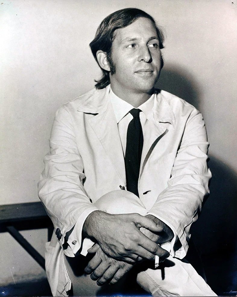 Paulo Grobe, jornalista, ator, diretor teatral, administrador e articulador cultural, tornou-se um dos principais nomes da cultura regional de Araçatuba, com atuação decisiva na gestão pública, no teatro, no jornalismo e na formação de projetos que marcaram gerações no Noroeste Paulista.