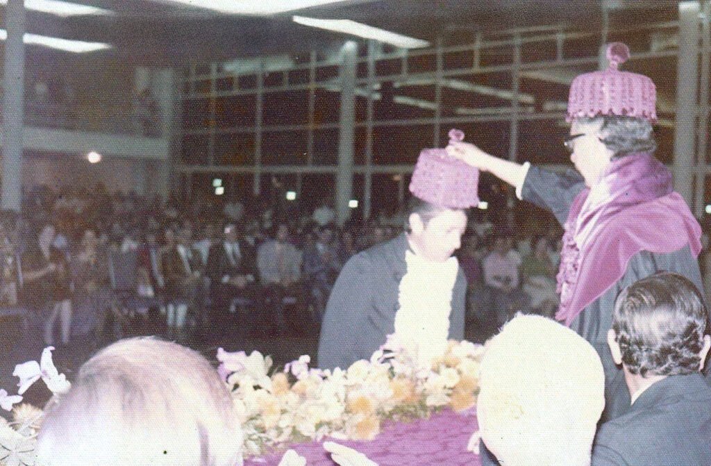 Jarbas Borges Rister - Formatura da Primeira Turma de Direito recebendo o título do Dr. Maurício Toledo