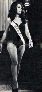 Ângela Maria Favi Desfile