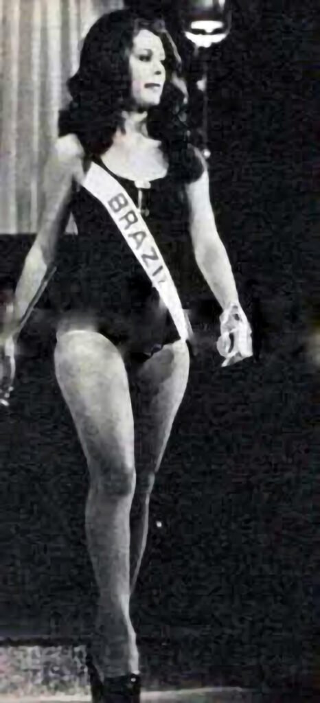 Ângela Maria Favi Desfile