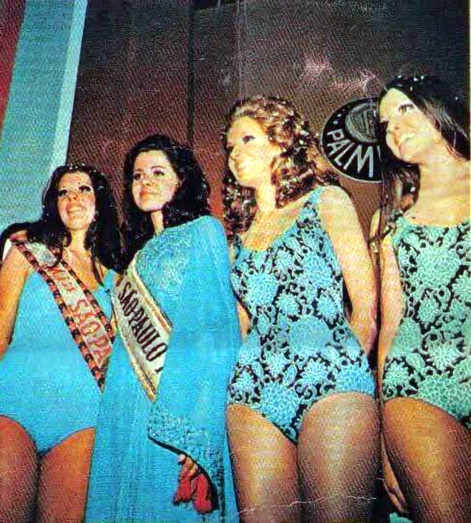 Ângela Maria Favi Desfile