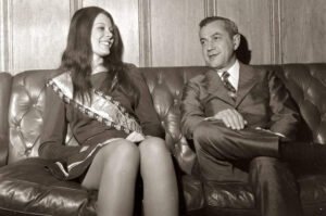 Ângela Maria Favi ao lado do Governador de São Paulo, Laudo Natel.
