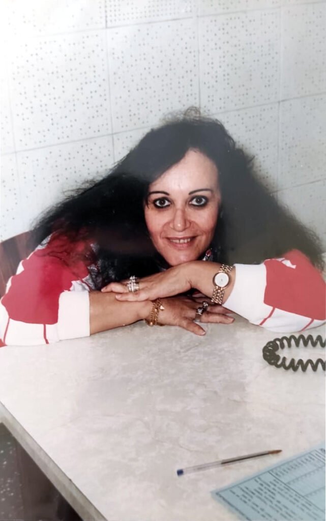 Dilma Azevedo marcou o rádio de Araçatuba-SP e da região Noroeste Paulista com uma atuação intensa em emissoras locais, programas musicais de grande audiência e ações sociais que aproximaram a comunicação da comunidade. A radialista consolidou seu nome em veículos como Rádio Cidade FM, Rádio Luz e Pérola FM, tornando-se referência afetiva e profissional para gerações de ouvintes.