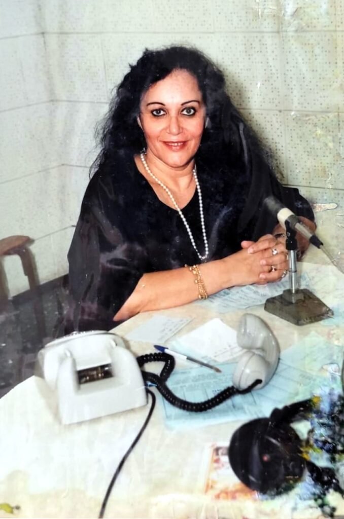 Dilma Azevedo marcou o rádio de Araçatuba-SP e da região Noroeste Paulista com uma atuação intensa em emissoras locais, programas musicais de grande audiência e ações sociais que aproximaram a comunicação da comunidade. A radialista consolidou seu nome em veículos como Rádio Cidade FM, Rádio Luz e Pérola FM, tornando-se referência afetiva e profissional para gerações de ouvintes.