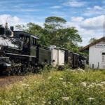 A Primeira Estação Ferroviária de Araçatuba representa o ponto de partida da urbanização do município e da consolidação da Estrada de Ferro Noroeste do Brasil no Noroeste Paulista. Inaugurada em 1908, a estação inicial funcionou como núcleo de povoamento, referência logística e símbolo da expansão ferroviária em território paulista.