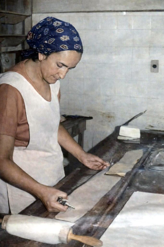 Rosalina Maria de Melo, a Dona Rosa, foi uma empresária de Araçatuba que se tornou referência no ramo de alimentação à frente da Fábrica de Salgadinhos Santa Rita.