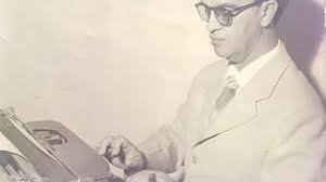Chico Xavier recebe título de cidadão araçatubense em 1975, por iniciativa da Câmara Municipal de Araçatuba-SP.