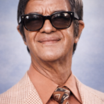 Chico Xavier recebe título de cidadão araçatubense em 1975, por iniciativa da Câmara Municipal de Araçatuba-SP.