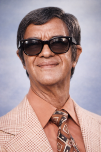 Chico Xavier recebe título de cidadão araçatubense em 1975, por iniciativa da Câmara Municipal de Araçatuba-SP.