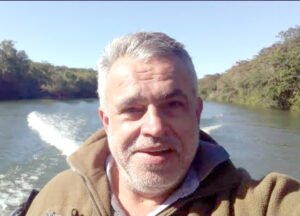 Luís Alfredo Cuini, conhecido carinhosamente como Boca, foi uma personalidade marcante em Araçatuba-SP, reconhecido por sua dedicação ao trabalho náutico, pelo envolvimento comunitário através do escotismo e pelo compromisso social que o tornava querido entre amigos, colegas e instituições locais.