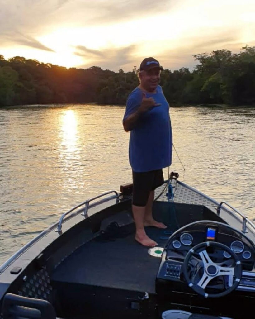 Luís Alfredo Cuini, conhecido carinhosamente como Boca, foi uma personalidade marcante em Araçatuba-SP, reconhecido por sua dedicação ao trabalho náutico, pelo envolvimento comunitário através do escotismo e pelo compromisso social que o tornava querido entre amigos, colegas e instituições locais.