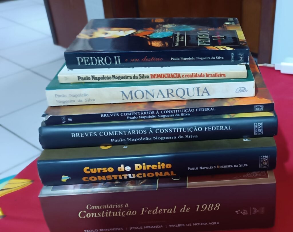 Alguns dos livros escritos por Paulo Napoleão Nelson Basile Nogueira da Silva