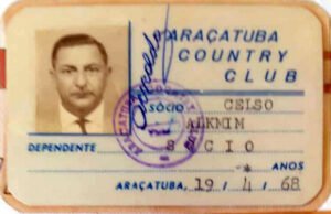 Celso D’Alkmin atuou como médico em Araçatuba durante cerca de duas décadas, com participação direta em instituições estratégicas da região Noroeste Paulista, como a Estrada de Ferro Noroeste do Brasil, o Frigorífico T. Maia, a Maternidade Santa Teresinha, a Santa Casa de Misericórdia de Araçatuba e o Hospital Modelo, além de integrar a fundação do Clube dos Médicos da cidade.