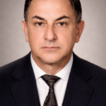 Celso D’Alkmin atuou como médico em Araçatuba durante cerca de duas décadas, com participação direta em instituições estratégicas da região Noroeste Paulista, como a Estrada de Ferro Noroeste do Brasil, o Frigorífico T. Maia, a Maternidade Santa Teresinha, a Santa Casa de Misericórdia de Araçatuba e o Hospital Modelo, além de integrar a fundação do Clube dos Médicos da cidade.