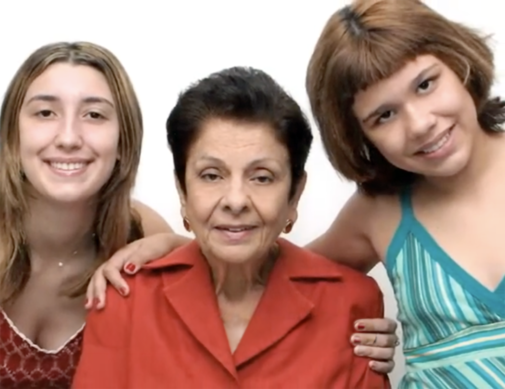 A professora Helena Corpa Fernandes Guerreiro marcou profundamente a história da educação em Araçatuba-SP durante seus 50 anos de magistério, consolidando-se como uma das personalidades mais influentes da região Noroeste Paulista.