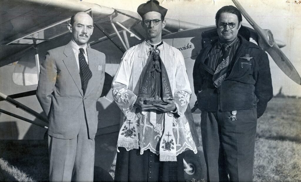 Monsenhor Victor Ribeiro Mazzei foi um sacerdote que marcou profundamente a história religiosa e social de Araçatuba-SP e da região Noroeste Paulista, atuando como pároco, líder diocesano, articulador de obras sociais e referência para gerações de fiéis ao longo das décadas de 1940 e 1950.