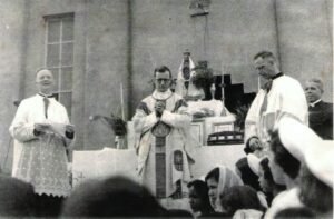 Monsenhor Victor Ribeiro Mazzei foi um sacerdote que marcou profundamente a história religiosa e social de Araçatuba-SP e da região Noroeste Paulista, atuando como pároco, líder diocesano, articulador de obras sociais e referência para gerações de fiéis ao longo das décadas de 1940 e 1950.