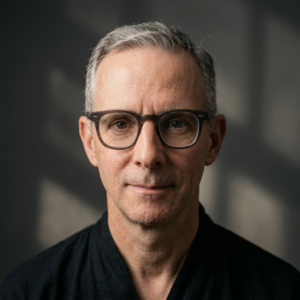 Monsenhor Victor Ribeiro Mazzei foi um sacerdote que marcou profundamente a história religiosa e social de Araçatuba-SP e da região Noroeste Paulista, atuando como pároco, líder diocesano, articulador de obras sociais e referência para gerações de fiéis ao longo das décadas de 1940 e 1950.