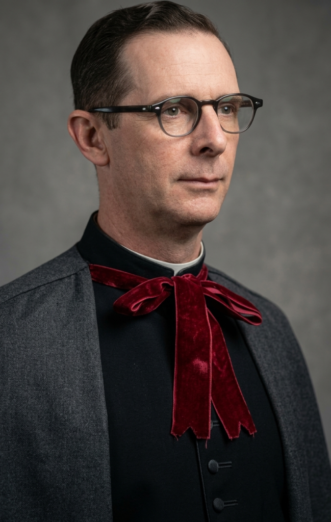 Monsenhor Victor Ribeiro Mazzei foi um sacerdote que marcou profundamente a história religiosa e social de Araçatuba-SP e da região Noroeste Paulista, atuando como pároco, líder diocesano, articulador de obras sociais e referência para gerações de fiéis ao longo das décadas de 1940 e 1950.