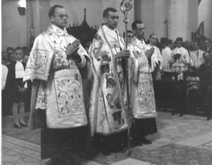 Monsenhor Victor Ribeiro Mazzei foi um sacerdote que marcou profundamente a história religiosa e social de Araçatuba-SP e da região Noroeste Paulista, atuando como pároco, líder diocesano, articulador de obras sociais e referência para gerações de fiéis ao longo das décadas de 1940 e 1950.