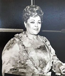 Odette Costa Bodstein foi uma das personalidades mais conhecidas de Araçatuba-SP, lembrada por uma vida inteira dedicada à educação e ao jornalismo.