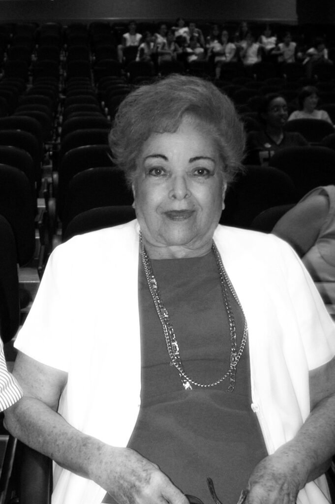 Odette Costa Bodstein foi uma das personalidades mais conhecidas de Araçatuba-SP, lembrada por uma vida inteira dedicada à educação e ao jornalismo.