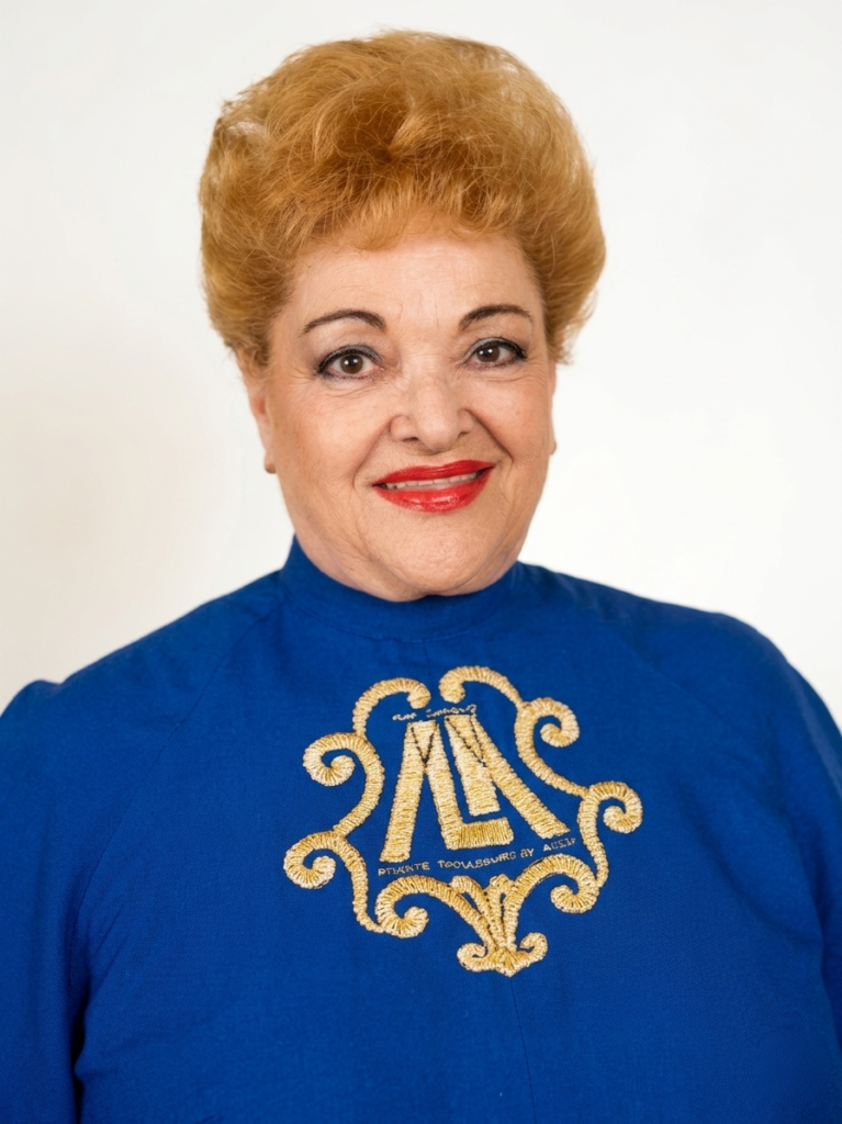 Odette Costa Bodstein foi uma das personalidades mais conhecidas de Araçatuba-SP, lembrada por uma vida inteira dedicada à educação e ao jornalismo.