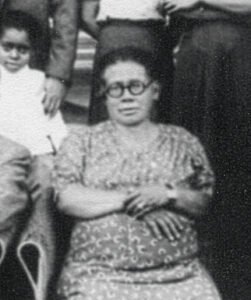 Benedita Fernandes, conhecida como Dama da Caridade, em momentos de sua atuação em Araçatuba-SP, onde fundou a Associação das Senhoras Cristãs e deu origem às obras que resultaram na Casa da Criança e no Sanatório, atual Hospital Psiquiátrico Benedita Fernandes, referência em assistência social e saúde mental na região Noroeste Paulista.