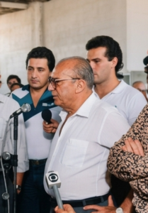 João Baptista de Oliveira Figueiredo visita Araçatuba em 3 de novembro de 1982, participa de concentração popular, encontra estudantes no Aeroporto Dario Guarita e reforça a importância do Noroeste Paulista no processo de abertura política e nas eleições de 1982.